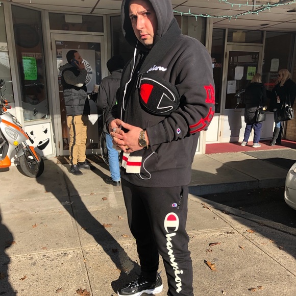 Pick a part the champion outfit - Picture 4 of 8